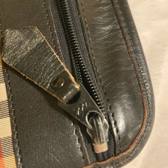 Authentic Burberry logo clutch bag. - Picture 8 of 10
